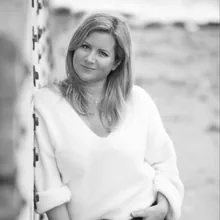Elizabeth Arnott
